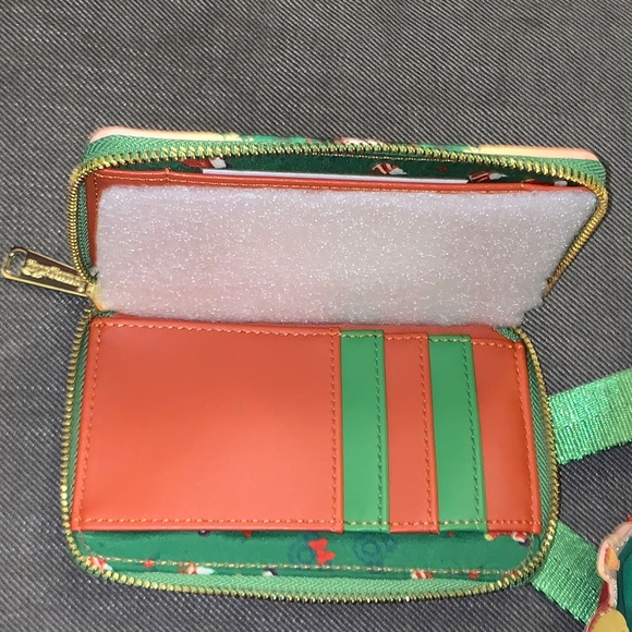 Loungefly 🎄Mickey & Minnie 🎄 Hot Cocoa Fireplace Backpack & Wallet Set - Picture 14 of 15